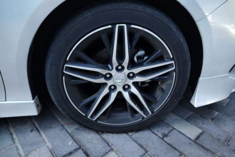 Used Honda Accord 2022 260TURBO Phantom Night · Prestige Edition Right Front Wheel Hub