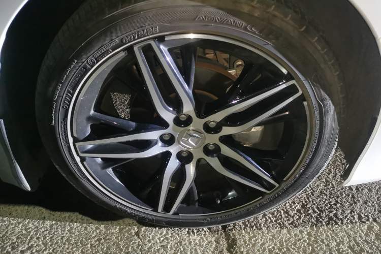 Used Honda Accord 2022 260TURBO Phantom Night · Prestige Edition Right Front Wheel Hub