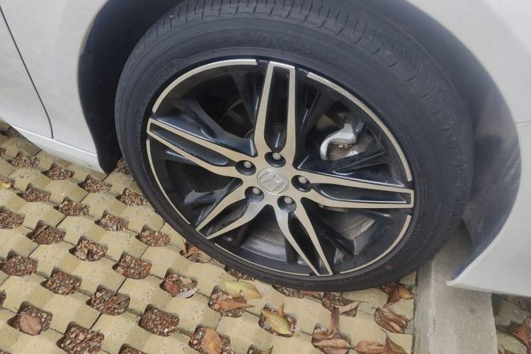 Used Honda Accord 2022 260TURBO Phantom Night · Prestige Edition Right Front Wheel Hub