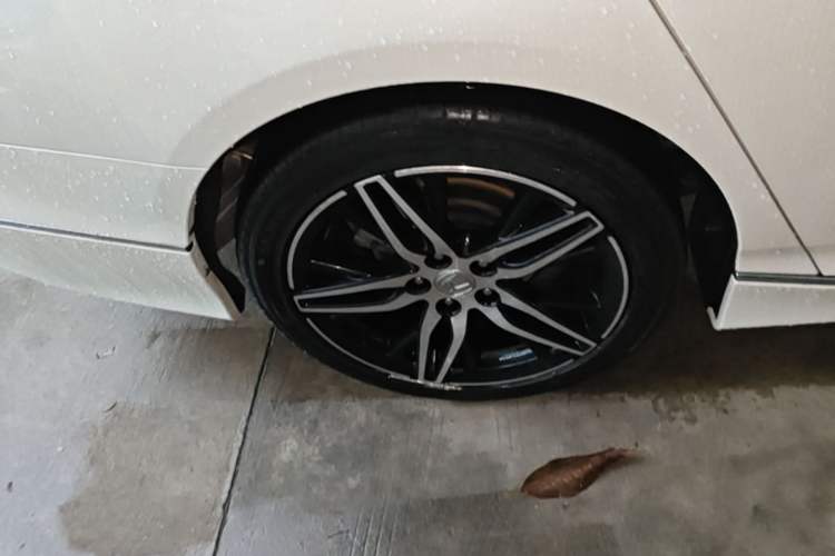 Used Honda Accord 2022 260TURBO Phantom Night · Prestige Edition Right Rear Wheel Hub
