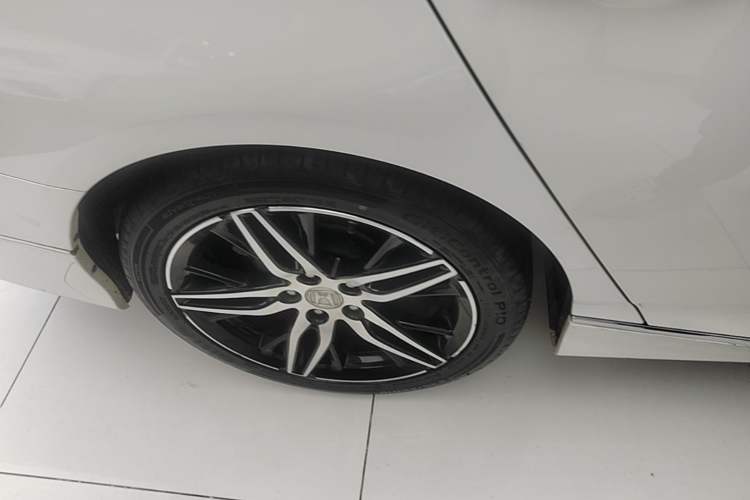 Used Honda Accord 2022 260TURBO Phantom Night · Prestige Edition Right Rear Wheel Hub
