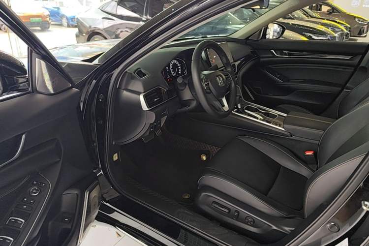 Used Honda Accord 2022 260TURBO Phantom Night · Prestige Edition Driver Seat