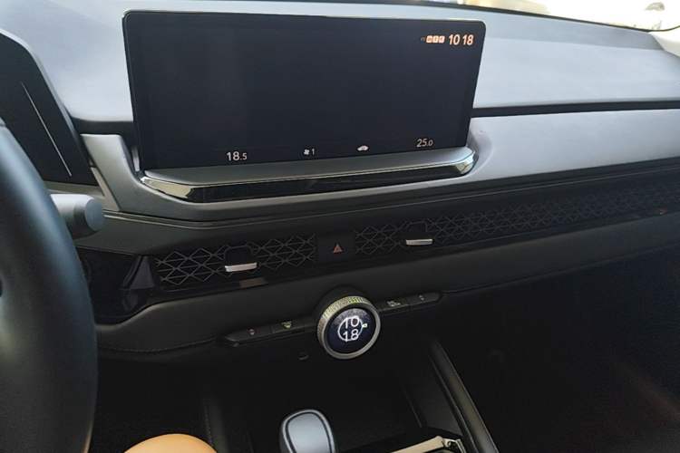 Used Honda Accord 2024 260TURBO Prestige Edition Audio And AC Panel