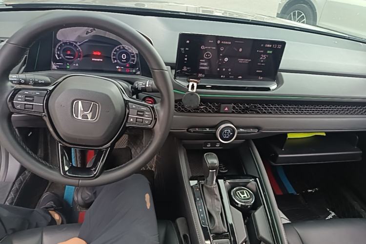 Used Honda Accord 2024 260TURBO Luxury Edition Center Console