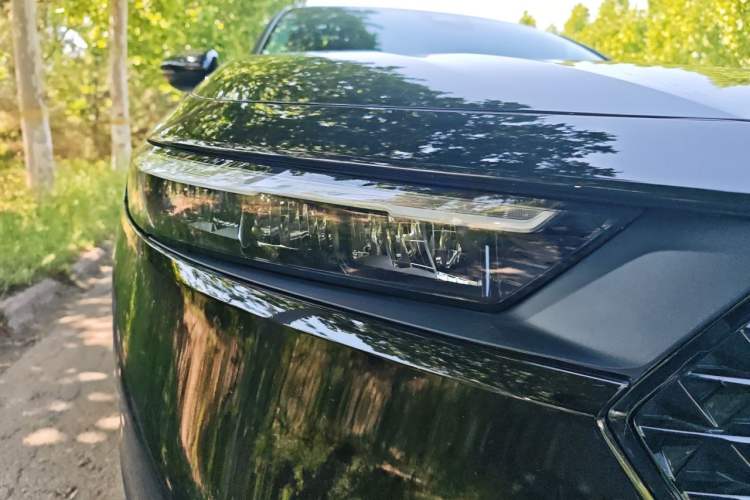 Used Honda Accord 2024 260TURBO Luxury Edition Right Front Headlight