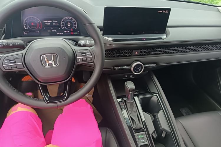 Used Honda Accord 2024 260TURBO Luxury Edition Center Console