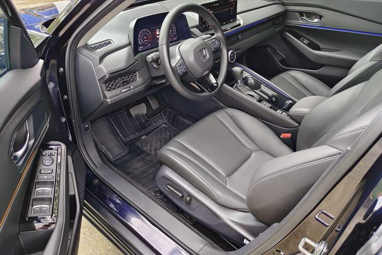 Used Honda Accord 2024 260TURBO Luxury Edition Left Front Seat