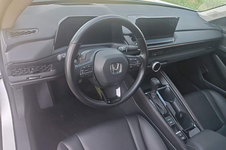 Used Honda Accord 2024 260TURBO Luxury Edition Center Console