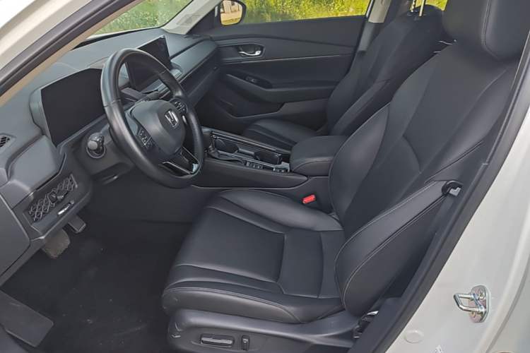 Used Honda Accord 2024 260TURBO Luxury Edition Left Front Seat