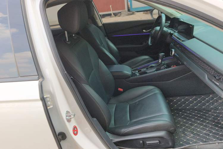Used Honda Accord 2024 260TURBO Luxury Edition Right Front Seat