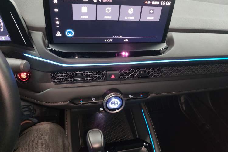Used Honda Accord 2025 260TURBO Luxury Edition Audio And AC Panel