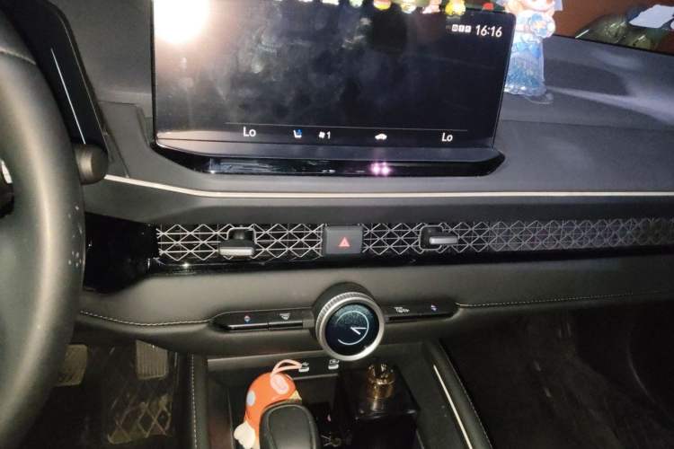 Used Honda Accord 2025 Sport Series 260TURBO Prestige Edition Audio And AC Panel