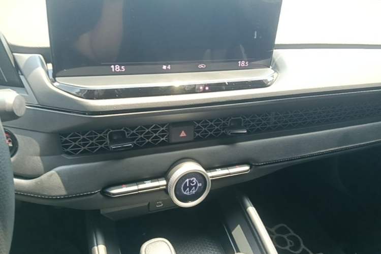 Used Honda Accord 2025 Sports Series 260TURBO Comfort Edition Audio And AC Panel