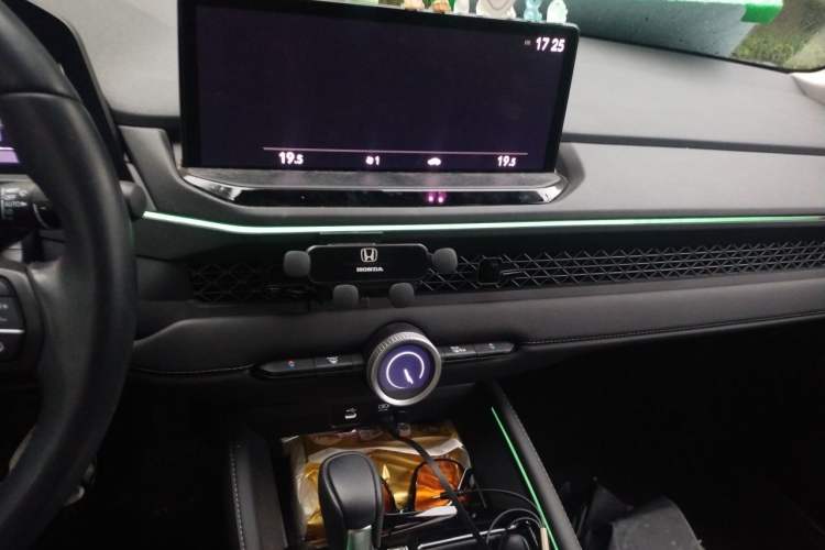 Used Honda Accord 2025 260TURBO Luxury Edition Audio And AC Panel