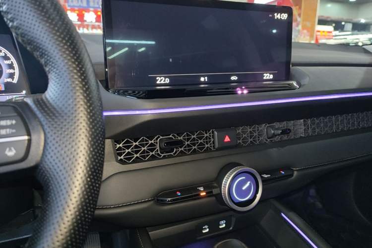 Used Honda Accord 2025 260TURBO Luxury Edition Audio And AC Panel