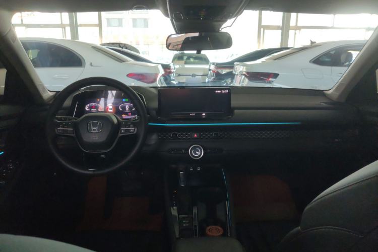 Used Honda Accord 2025 Sport Series 260TURBO Luxury Edition Center Console