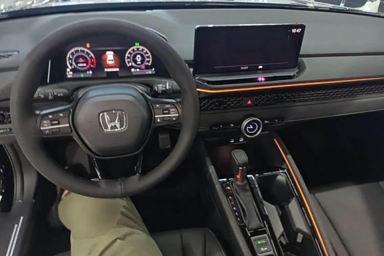 Used Honda Accord 2025 Sport Series 260TURBO Luxury Edition Center Console