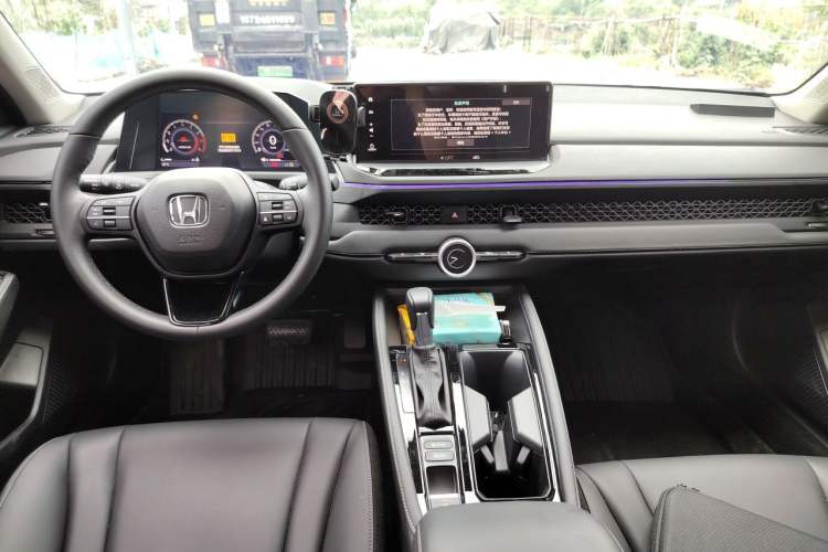 Used Honda Accord 2025 260TURBO Luxury Edition Center Console