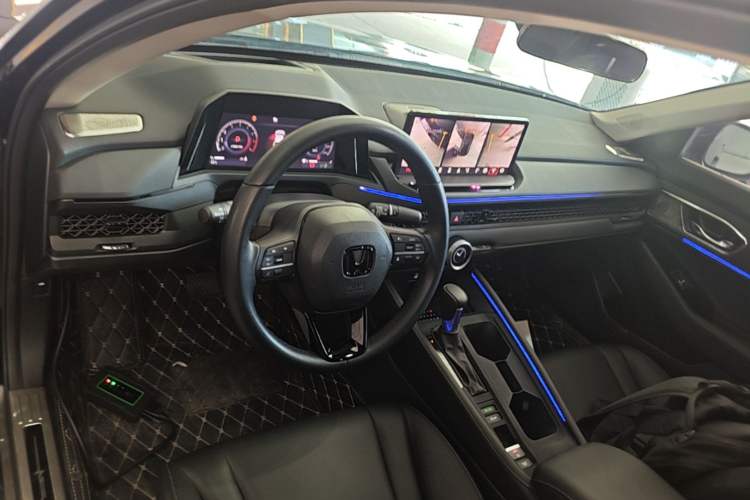 Used Honda Accord 2025 260TURBO Luxury Edition Center Console