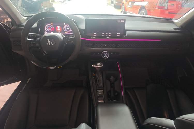 Used Honda Accord 2025 Sport Series 260TURBO Luxury Edition Center Console