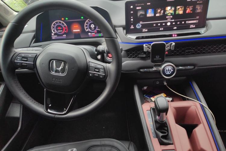 Used Honda Accord 2025 260TURBO Luxury Edition Center Console
