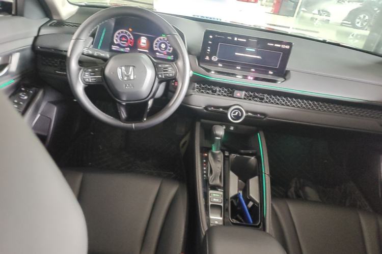 Used Honda Accord 2025 Sport Series 260TURBO Luxury Edition Center Console