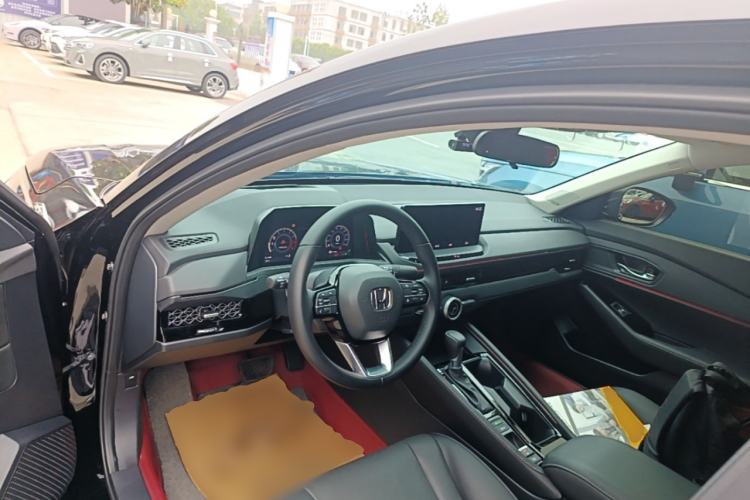 Used Honda Accord 2025 Sport Series 260TURBO Prestige Edition Center Console