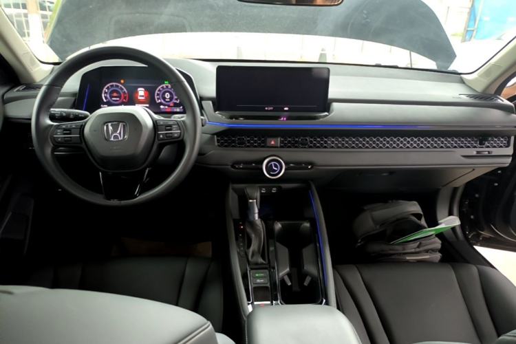 Used Honda Accord 2025 Sport Series 260TURBO Luxury Edition Center Console