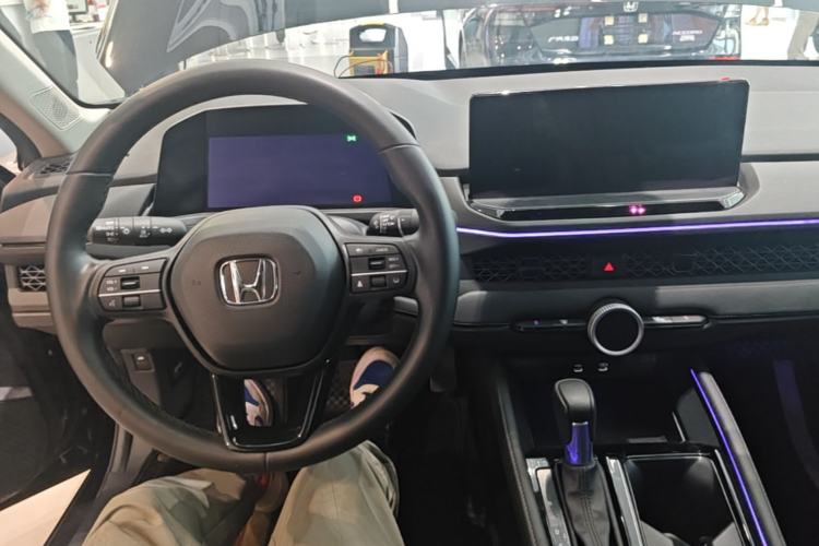 Used Honda Accord 2025 260TURBO Luxury Edition Center Console