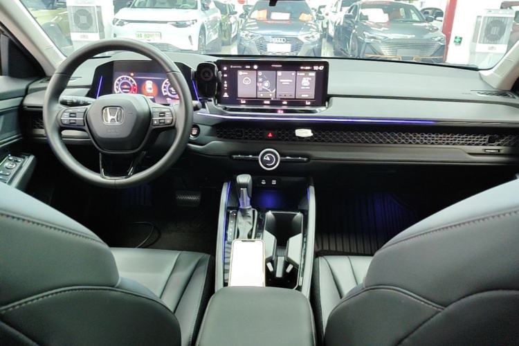 Used Honda Accord 2025 Sport Series 260TURBO Luxury Edition Center Console