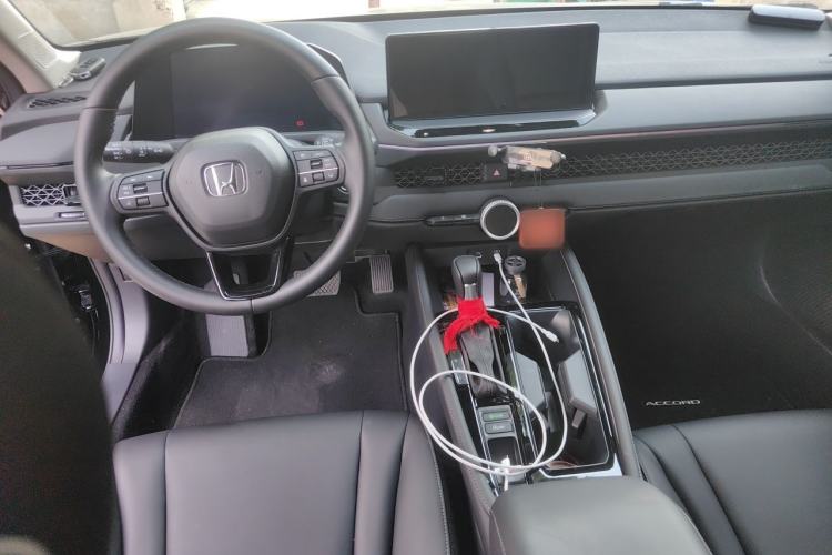 Used Honda Accord 2025 Sport Series 260TURBO Luxury Edition Center Console