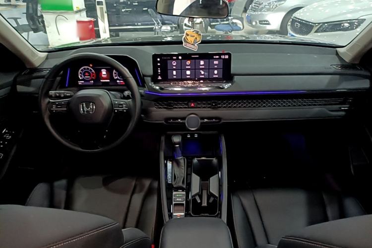 Used Honda Accord 2025 Sport Series 260TURBO Luxury Edition Center Console
