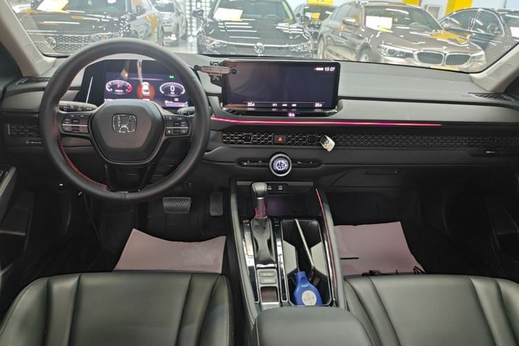 Used Honda Accord 2025 260TURBO Luxury Edition Center Console