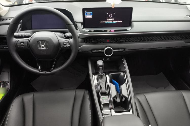 Used Honda Accord 2025 Sport Series 260TURBO Luxury Edition Center Console