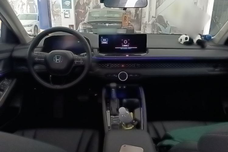 Used Honda Accord 2025 Sport Series 260TURBO Luxury Edition Center Console