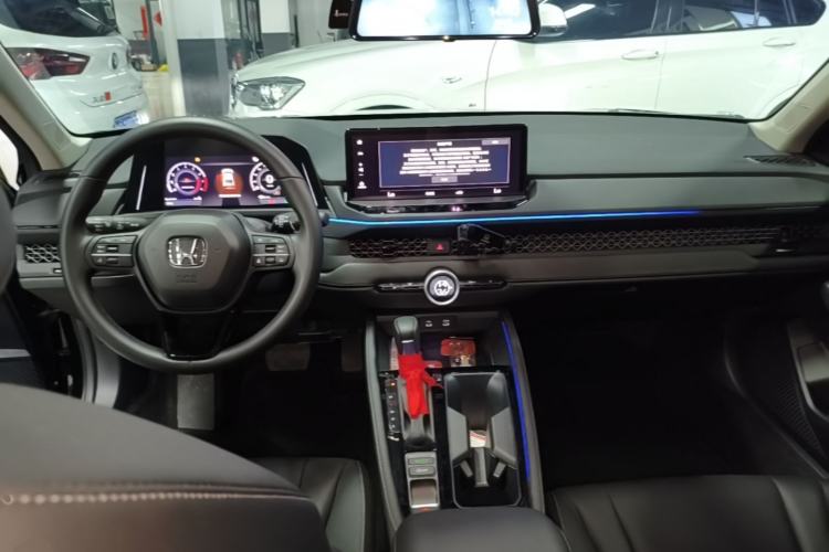 Used Honda Accord 2025 Sport Series 260TURBO Luxury Edition Center Console