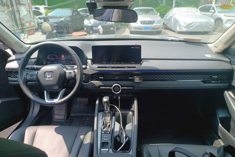 Used Honda Accord 2025 Sport Series 260TURBO Prestige Edition Center Console