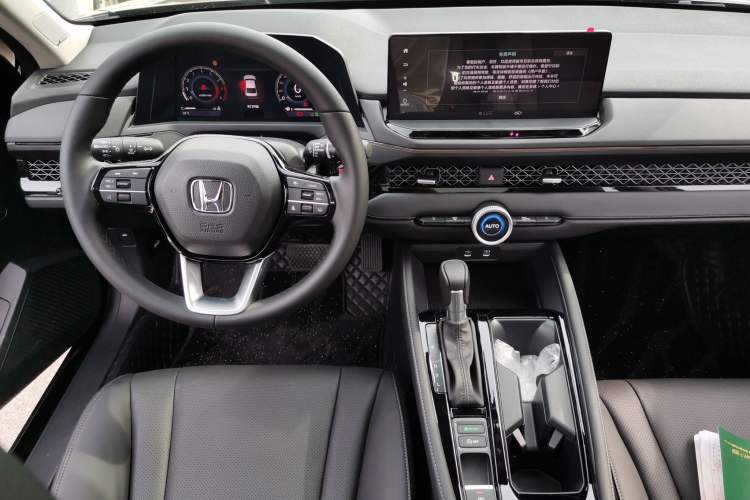 Used Honda Accord 2025 Sport Series 260TURBO Prestige Edition Center Console