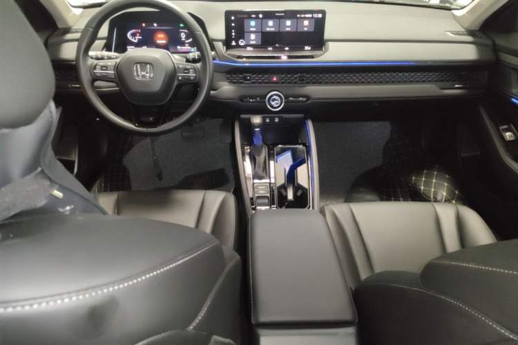 Used Honda Accord 2025 260TURBO Luxury Edition Center Console