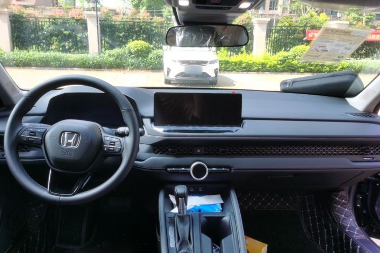 Used Honda Accord 2025 260TURBO Luxury Edition Center Console