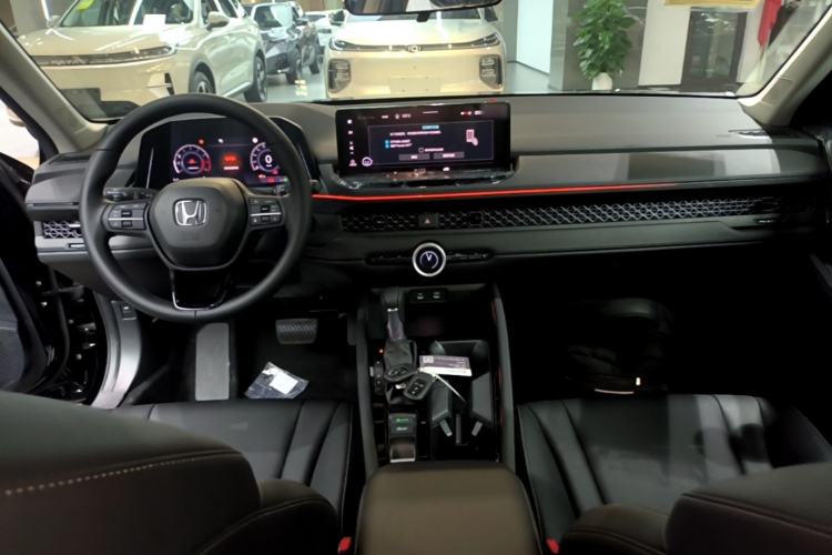 Used Honda Accord 2025 Sport Series 260TURBO Luxury Edition Center Console