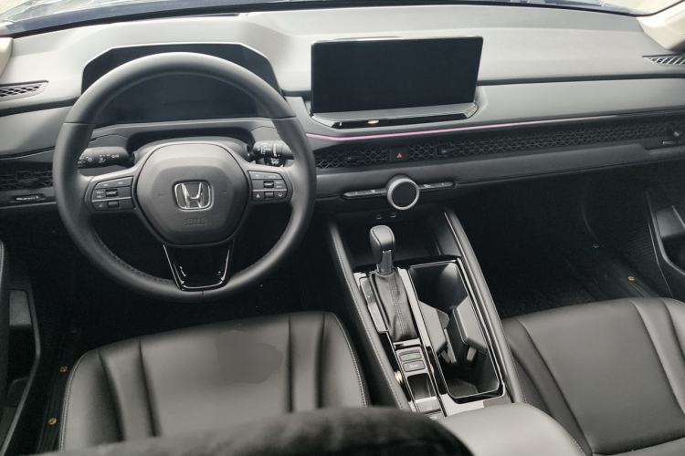 Used Honda Accord 2025 260TURBO Luxury Edition Center Console