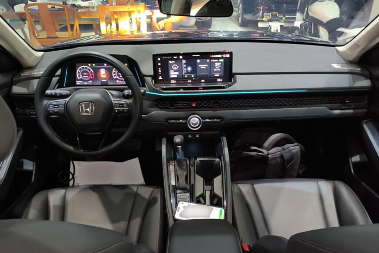 Used Honda Accord 2025 260TURBO Luxury Edition Center Console
