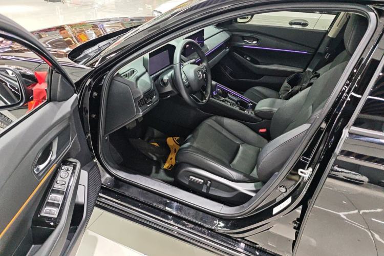 Used Honda Accord 2025 Sport Series 260TURBO Luxury Edition Driver Seat