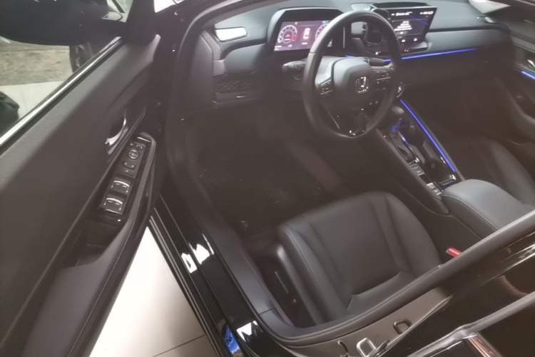 Used Honda Accord 2025 Sport Series 260TURBO Luxury Edition Driver Seat