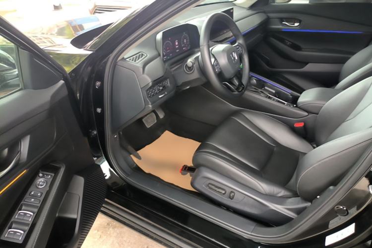 Used Honda Accord 2025 Sport Series 260TURBO Luxury Edition Driver Seat