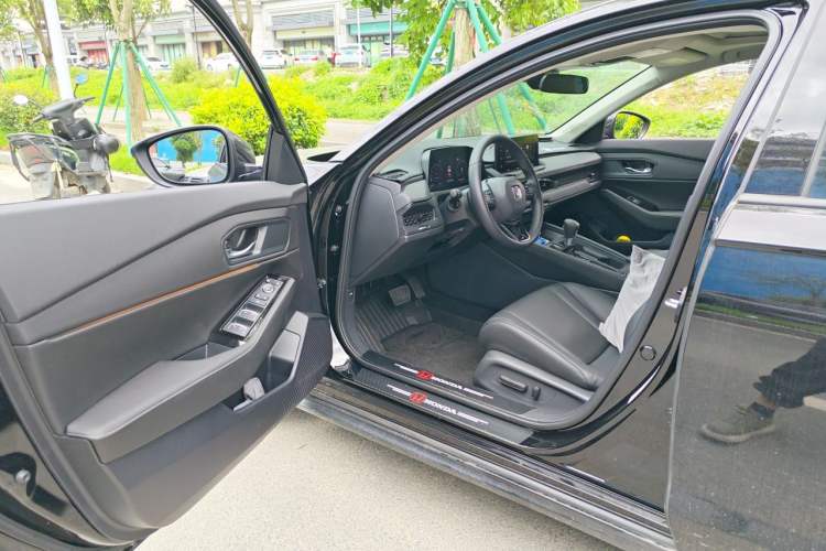 Used Honda Accord 2025 Sport Series 260TURBO Luxury Edition Driver Seat