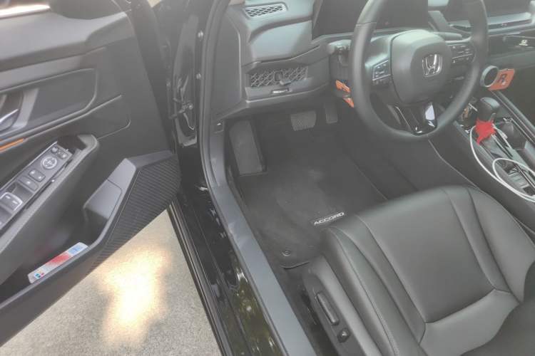 Used Honda Accord 2025 Sport Series 260TURBO Luxury Edition Driver Seat