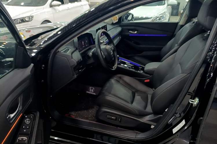 Used Honda Accord 2025 Sport Series 260TURBO Luxury Edition Driver Seat