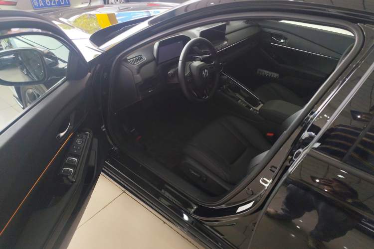 Used Honda Accord 2025 Sport Series 260TURBO Luxury Edition Driver Seat